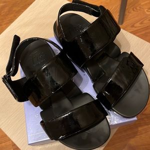 Black patent Figs flex sandals.